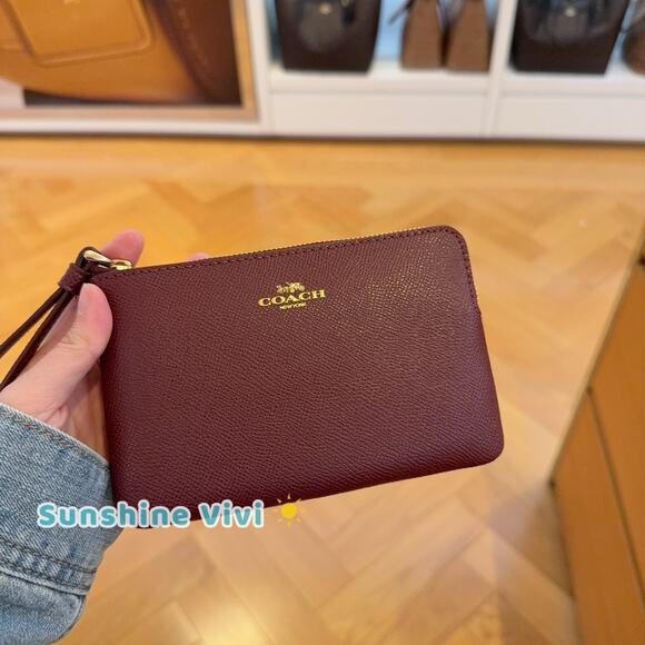 NWT COACH Small Corner Zip Wristlet Pouch Wallet Purse CV396 DARK WINE Leather - Picture 1 of 7